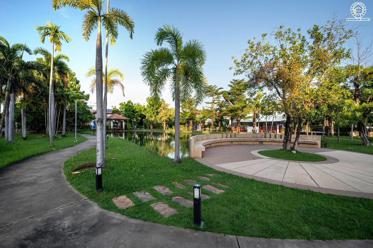 บ้านมือสองตกแต่งใหม่ โครงการ เดอะเวอรีเดียนโฮม กาญจนาภิเษก เนื้อที่กว้าง 75 ตร.ว. ฟังก์ชัน 3 ห้องนอน 4 ห้องน้ำ 1 ห้องอเนกประสงค์ 1 ห้องแม่บ้าน จอดรถได้ 2 จอด บนทำเลดี ติดถนนกาญจนาภิเษก เชื่อมต่อถนนรัตนาธิเบศร์ ถนนนครอินทร์ ถนนกาญจนาภิเษก ใกล้รถไฟฟ้าสายสีม่วง "สถานีตลาดบางใหญ่" และจุดขึ้นทางด่วน "ศรีรัช"...